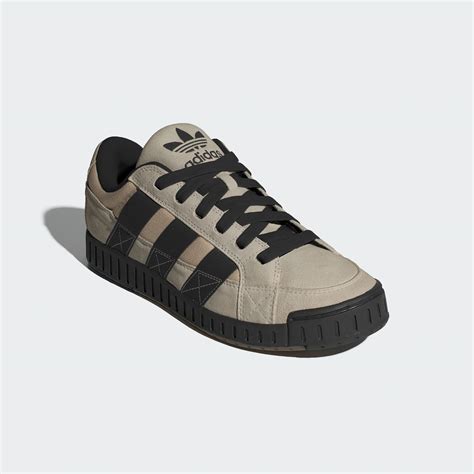 adidas schoenen geluid